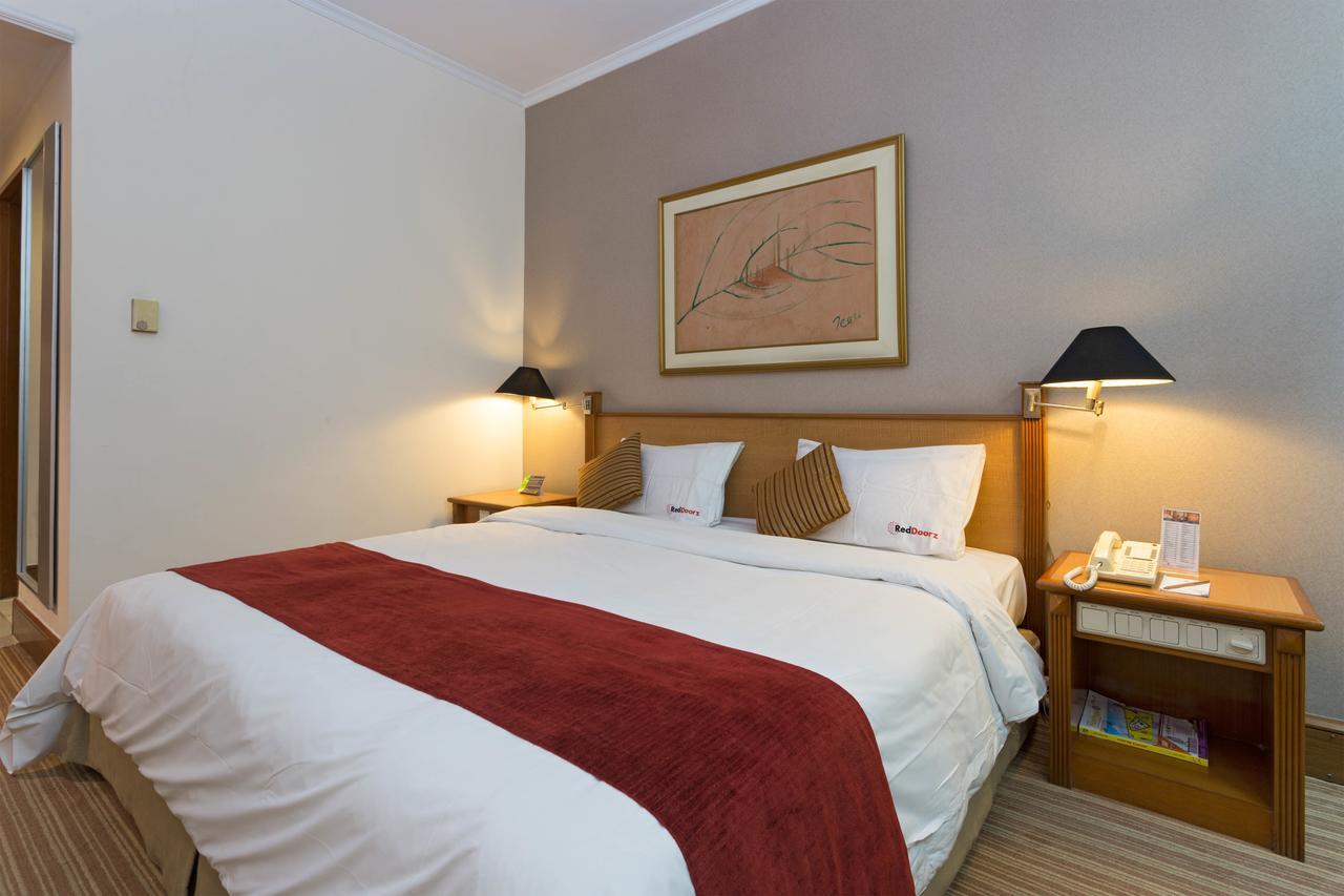Reddoorz @ S Parman Hotel 3*